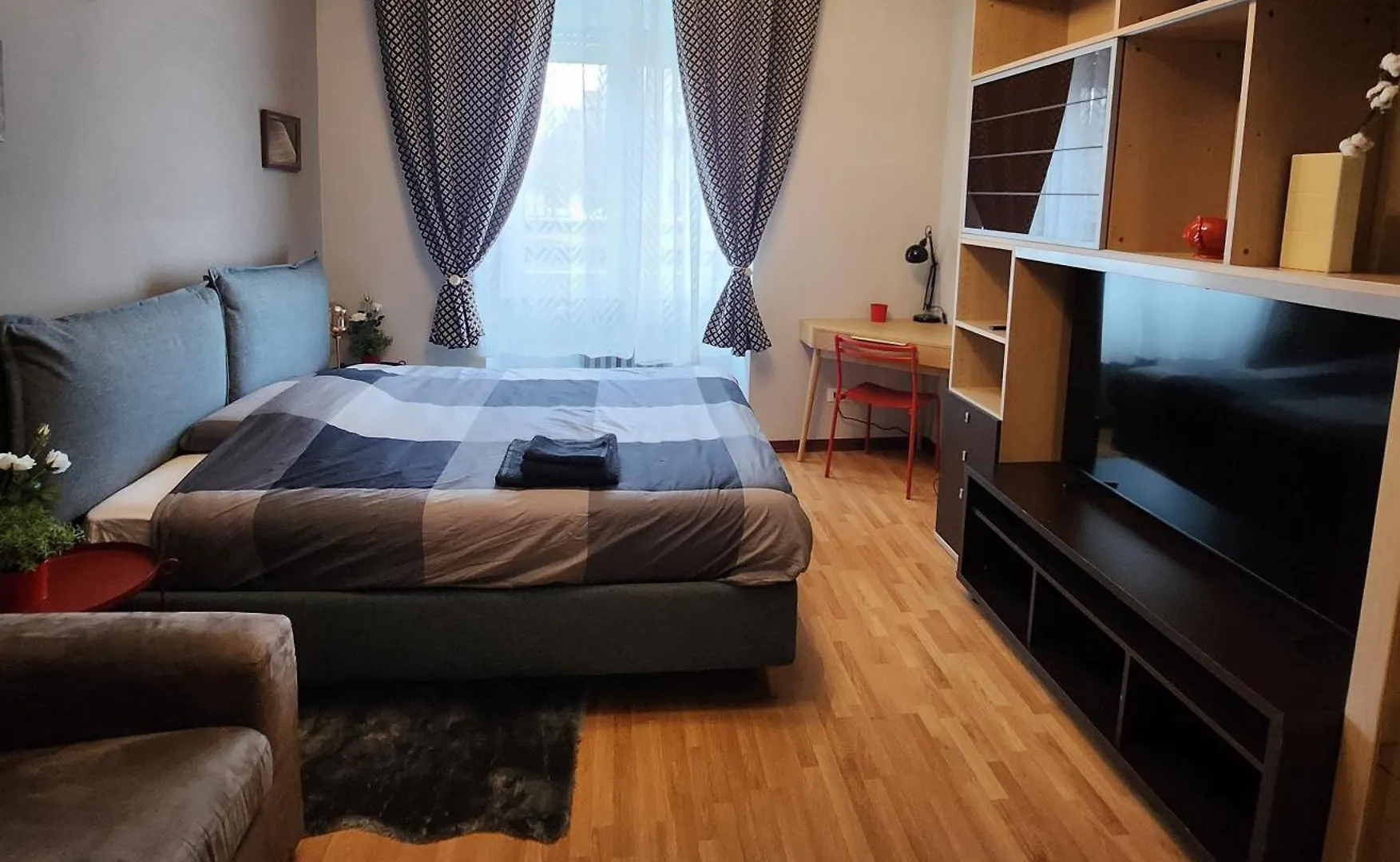 Art Deco Milan Apartment Near Metro&Navigli Italy